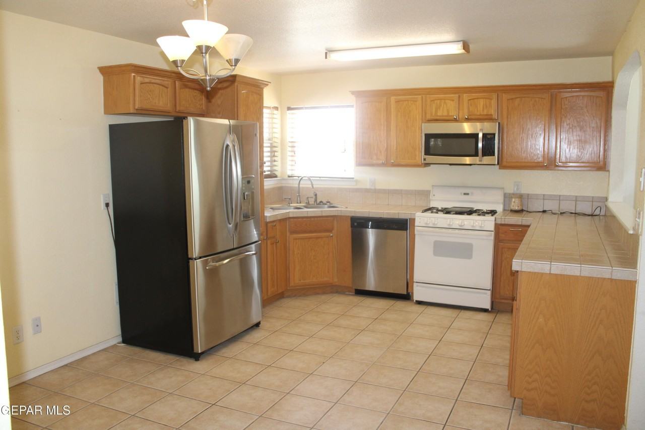 12317 Jan Herring Way - Photo 6 of 27