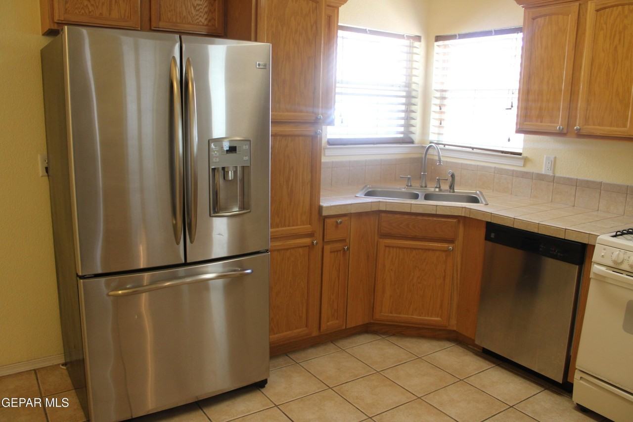 12317 Jan Herring Way - Photo 7 of 27