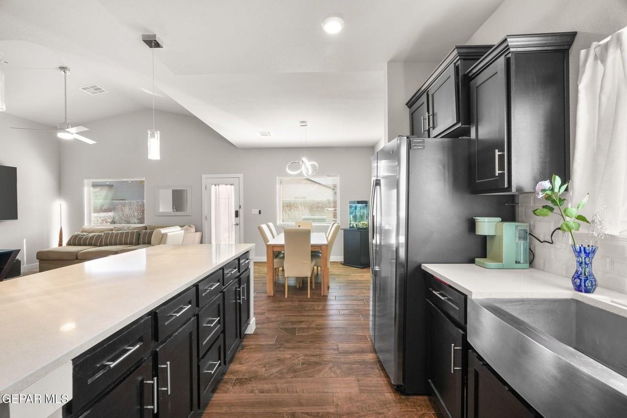 14820 Mike A Mendoza Ave - Photo 2 of 37