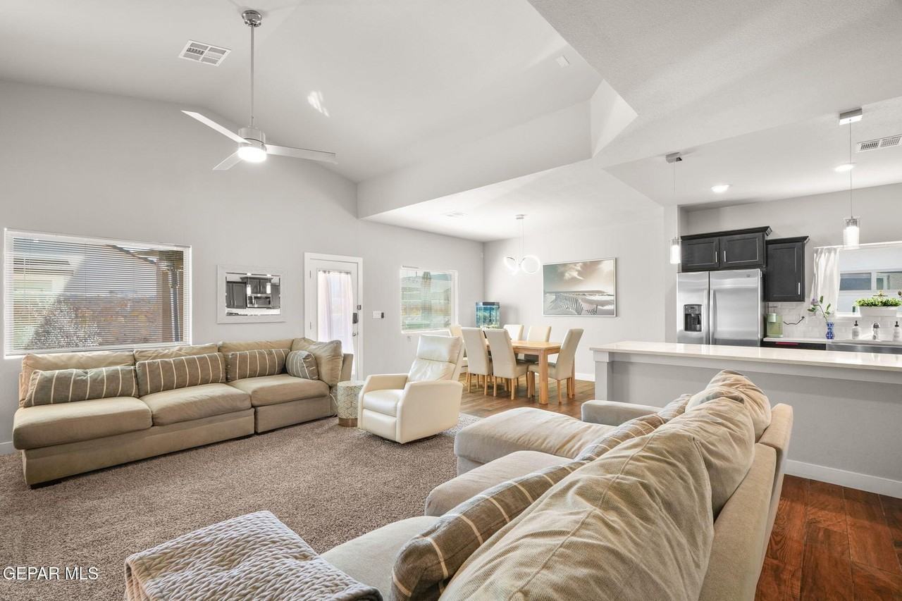 14820 Mike A Mendoza Ave - Photo 5 of 37