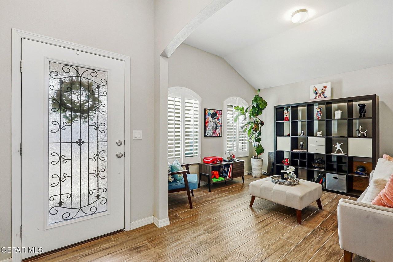 261 Penbridge Pl - Photo 4 of 37