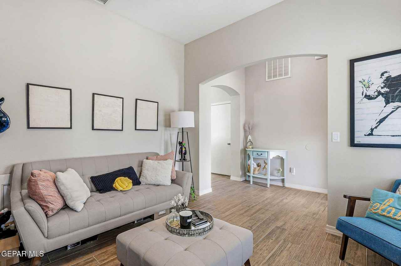 261 Penbridge Pl - Photo 5 of 37