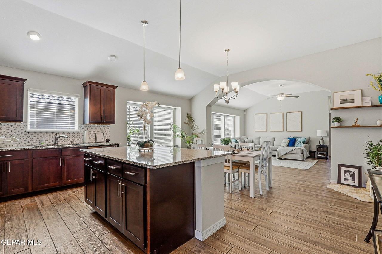 261 Penbridge Pl - Photo 7 of 37