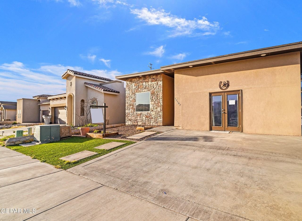 14267 Richard Wiles Ave - Photo 2 of 27