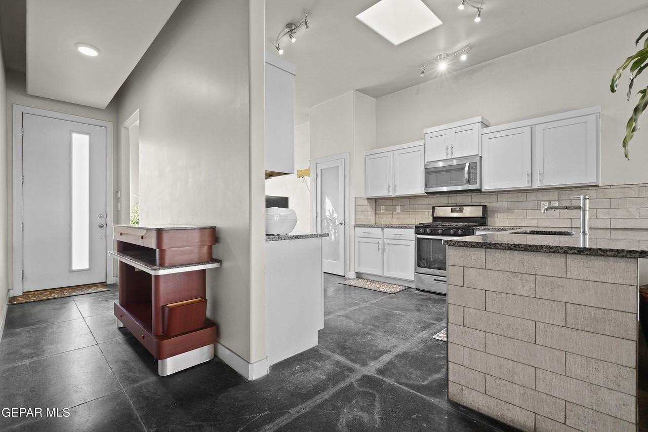 14267 Richard Wiles Ave - Photo 4 of 27