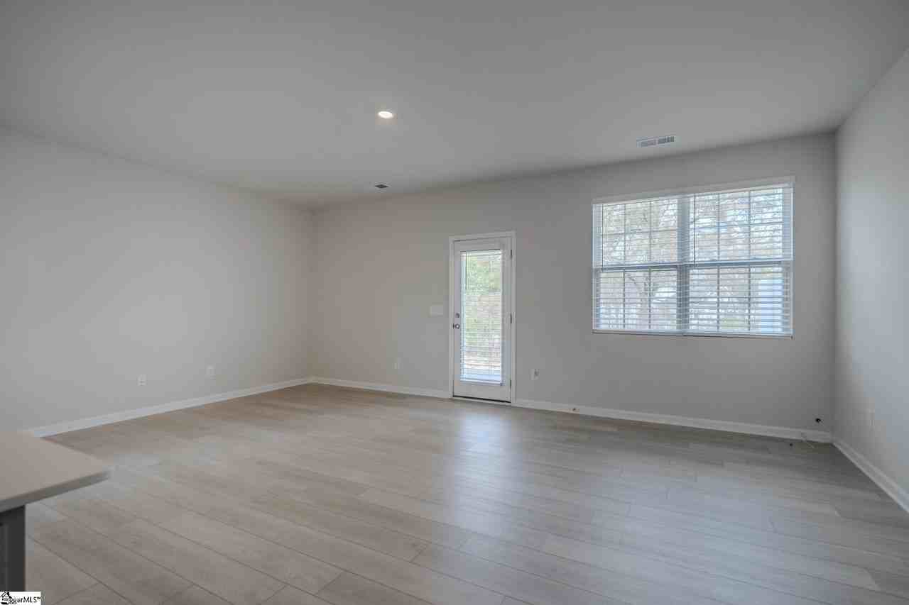 14 Loebner Ln - Photo 7 of 42