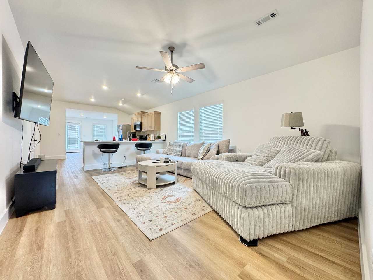 681 Kendra St - Photo 4 of 21