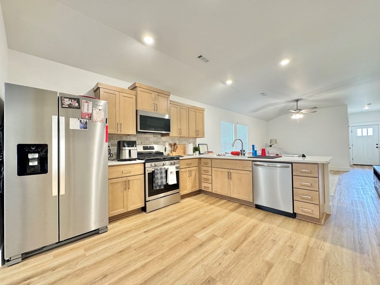 681 Kendra St - Photo 6 of 21