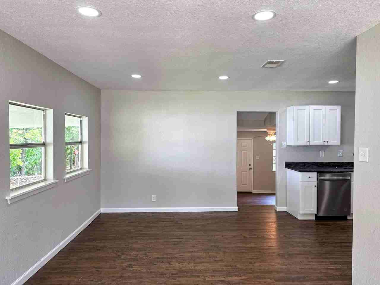 5749 Blaylock Cir N - Photo 5 of 26