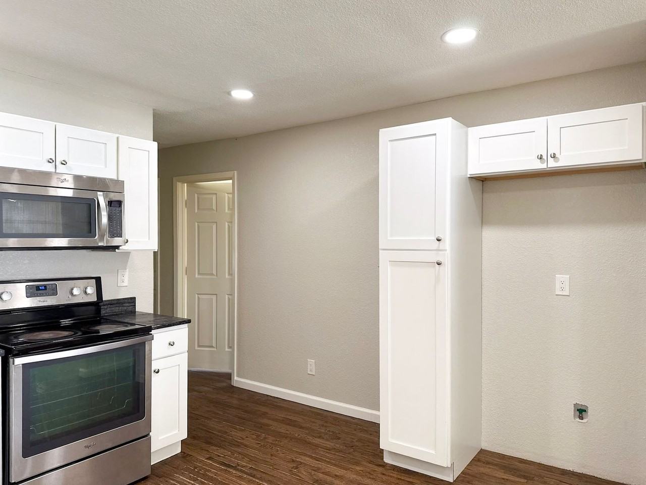 5749 Blaylock Cir N - Photo 7 of 26