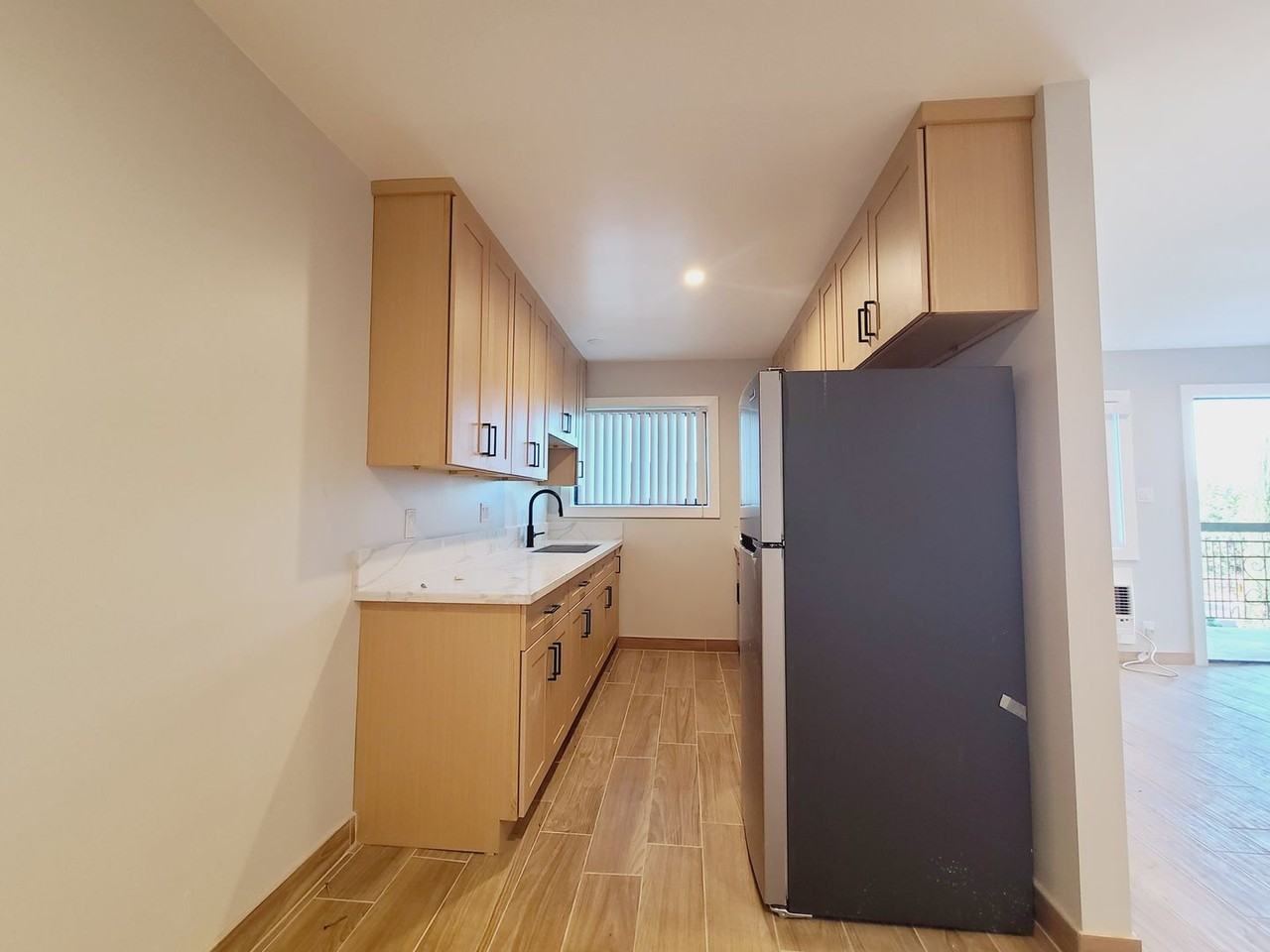 MANHATTAN LUXURY APARTMENTS LLC - Photo 3 of 8