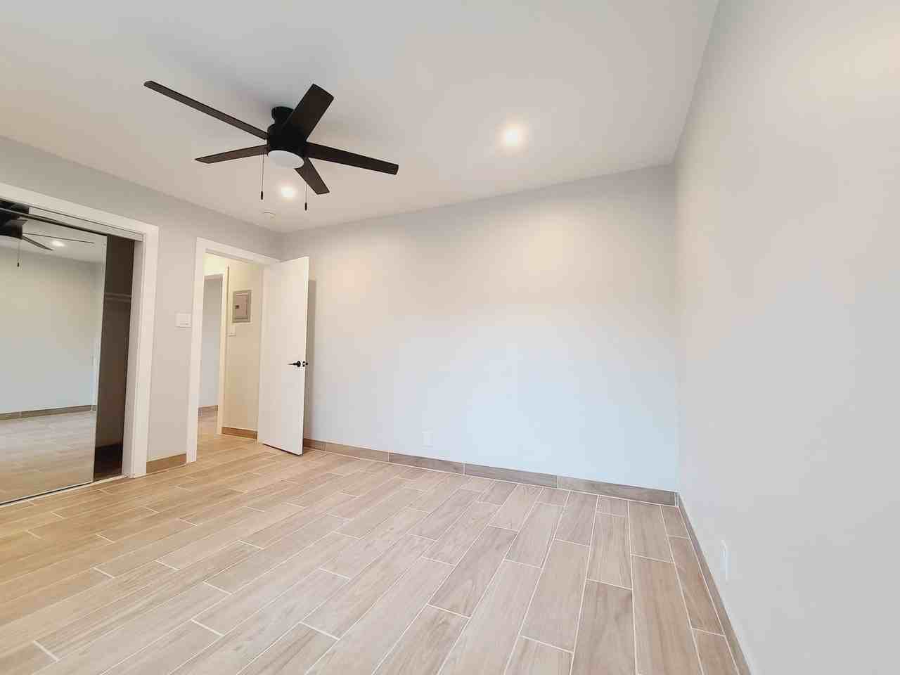 MANHATTAN LUXURY APARTMENTS LLC - Photo 7 of 8