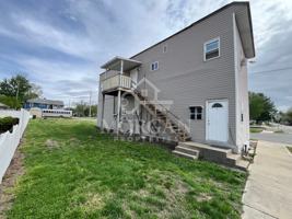 featured image of 702 W 5th St