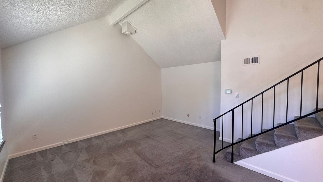 1772 Manchester Way - Photo 6 of 9