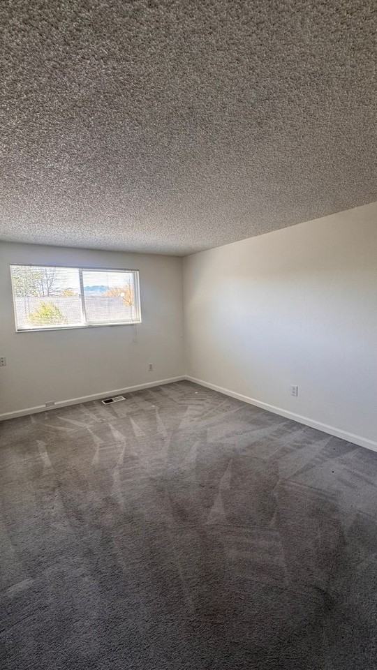 1772 Manchester Way - Photo 7 of 9