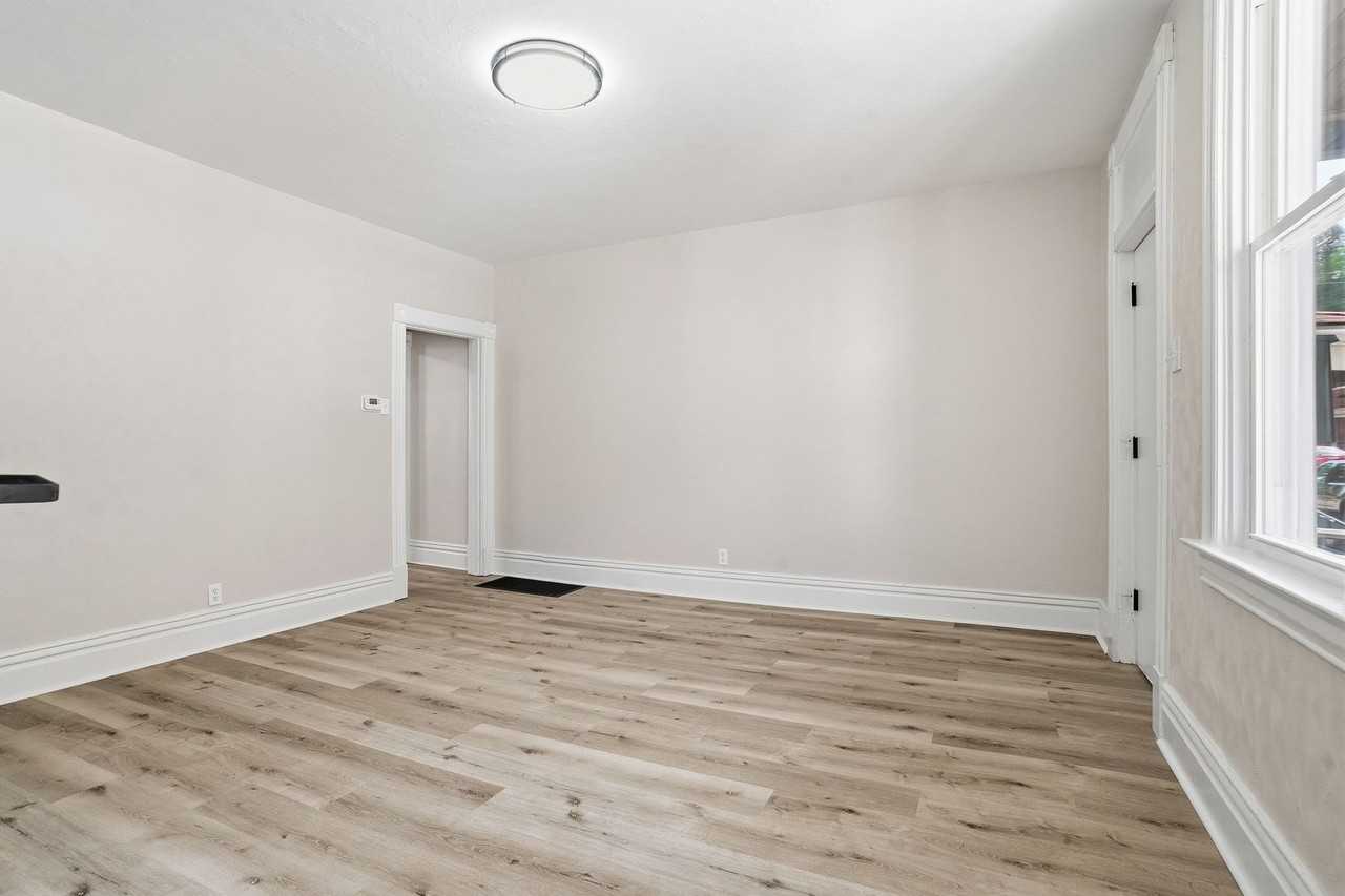 1030 Grand Ave - Photo 4 of 19