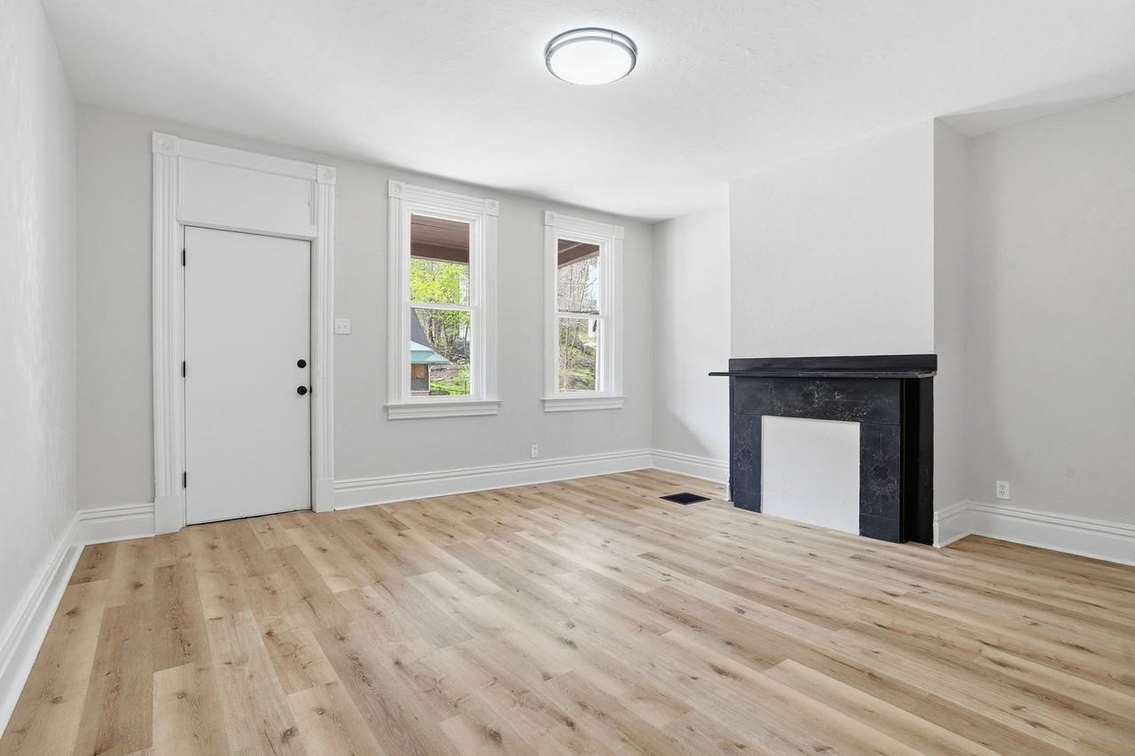 1030 Grand Ave - Photo 5 of 19