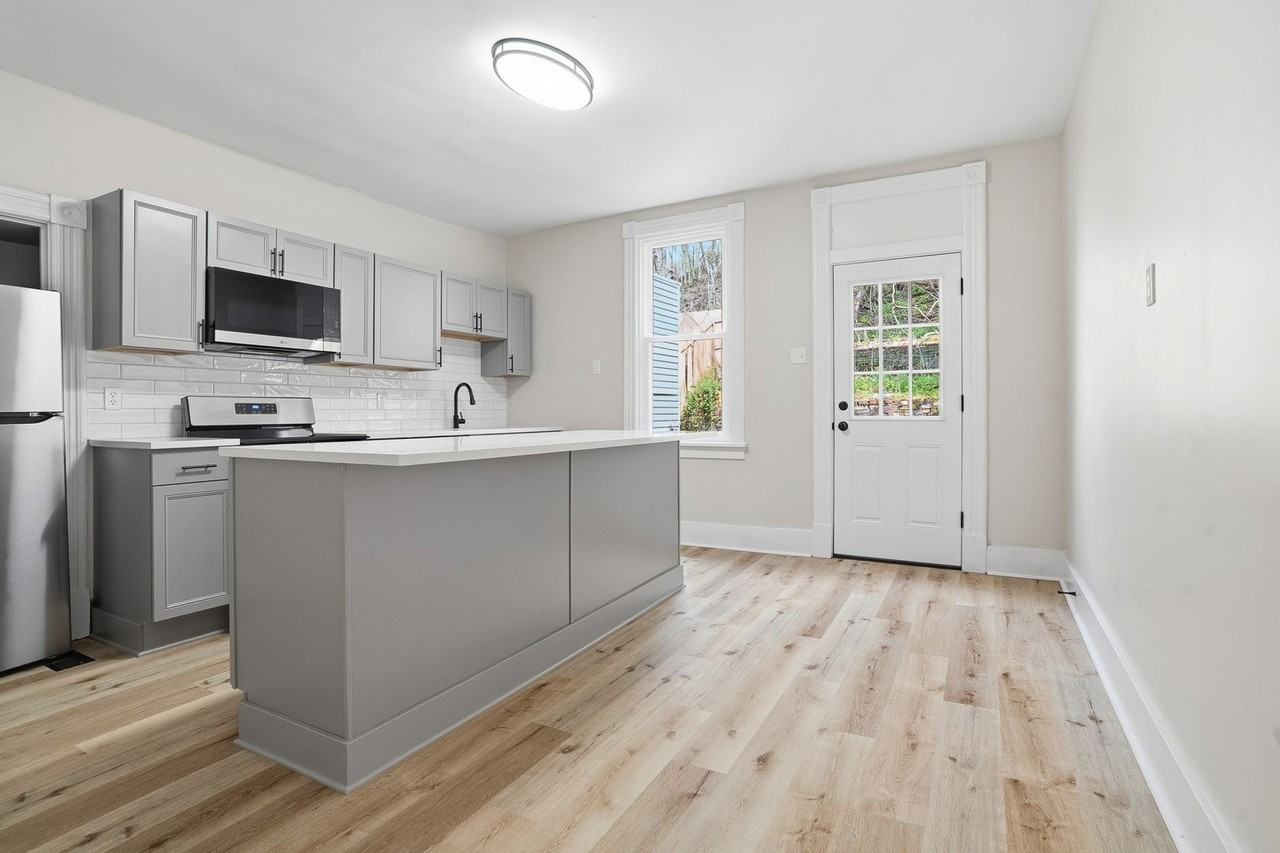 1030 Grand Ave - Photo 7 of 19