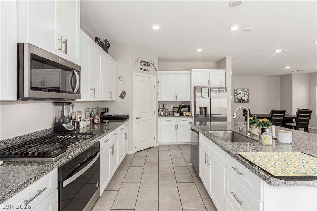 330 Spring Dove Ave - Photo 4 of 14