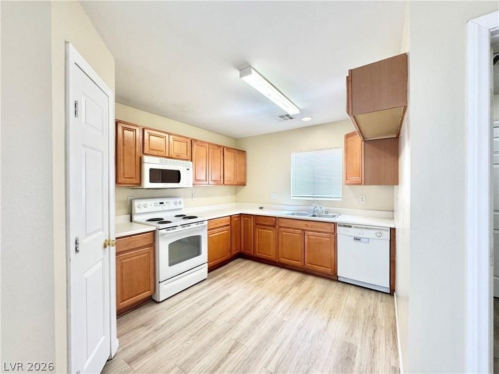 1360 Bourbon St #C - Photo 6 of 15