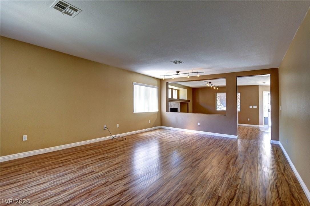 7545 Tumbling St - Photo 4 of 25