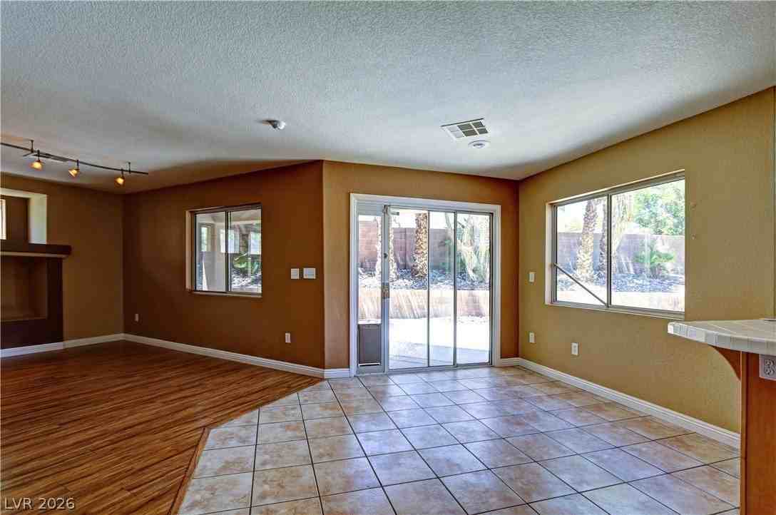 7545 Tumbling St - Photo 7 of 25