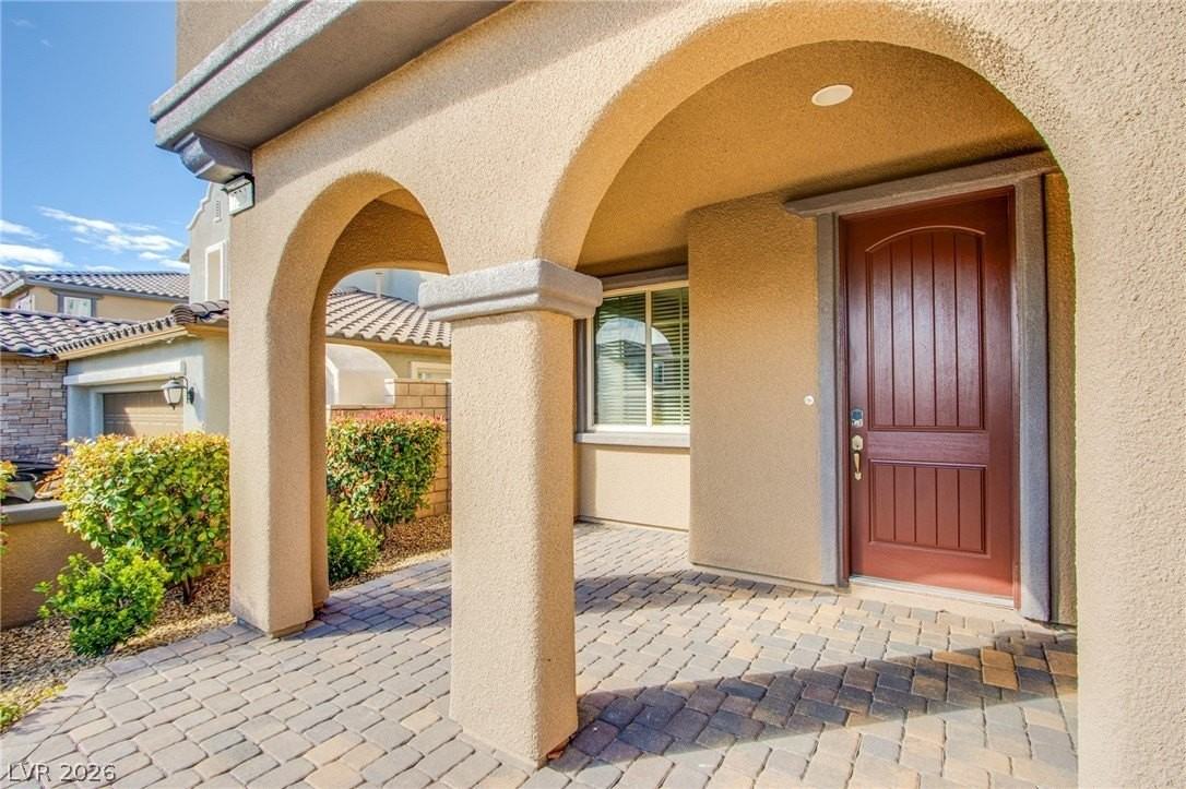 729 Catalina Aisle St - Photo 2 of 48