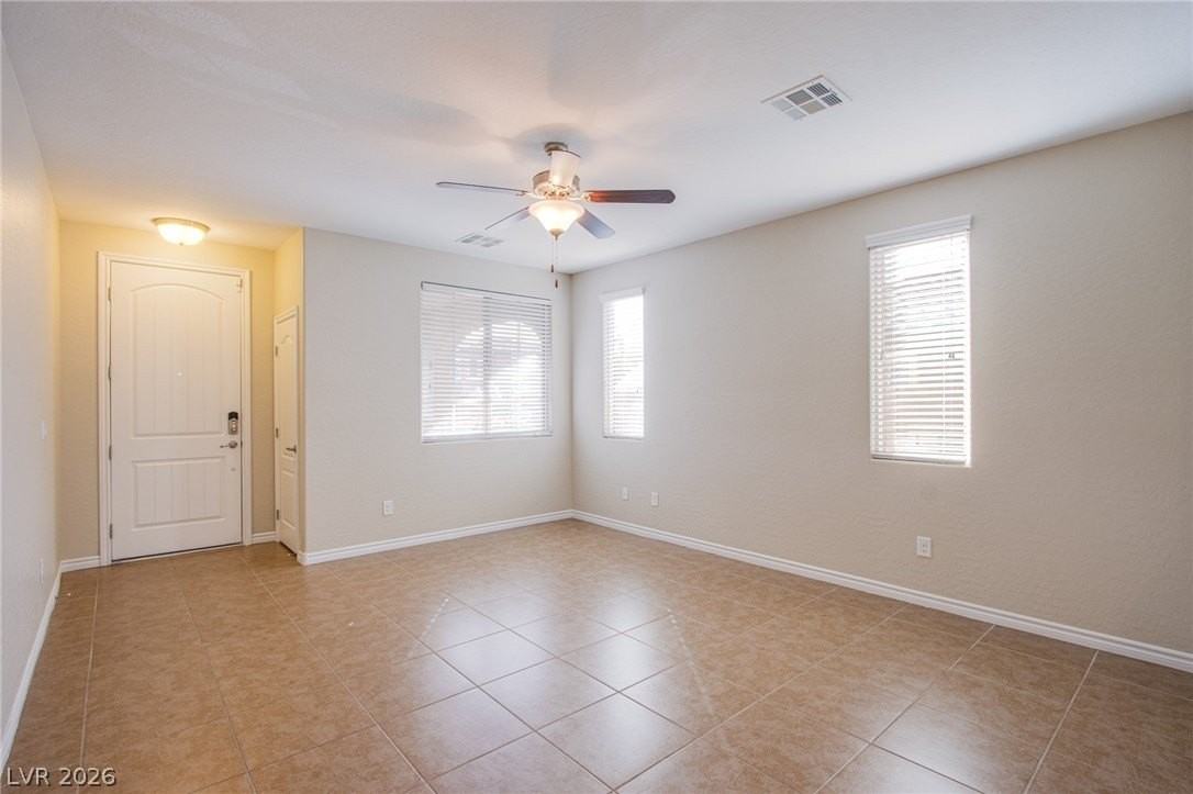 729 Catalina Aisle St - Photo 4 of 48