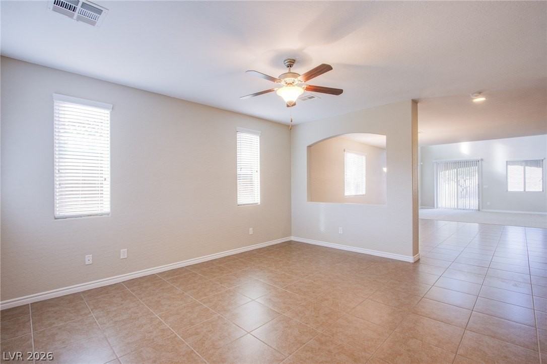 729 Catalina Aisle St - Photo 5 of 48