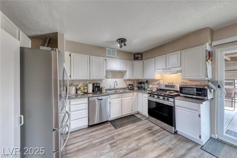 861 E Hacienda Ave - Photo 7 of 17