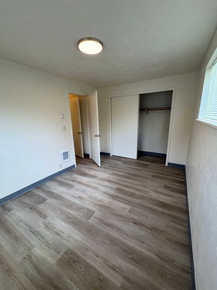 2356 Crescent Ave - Photo 7 of 21