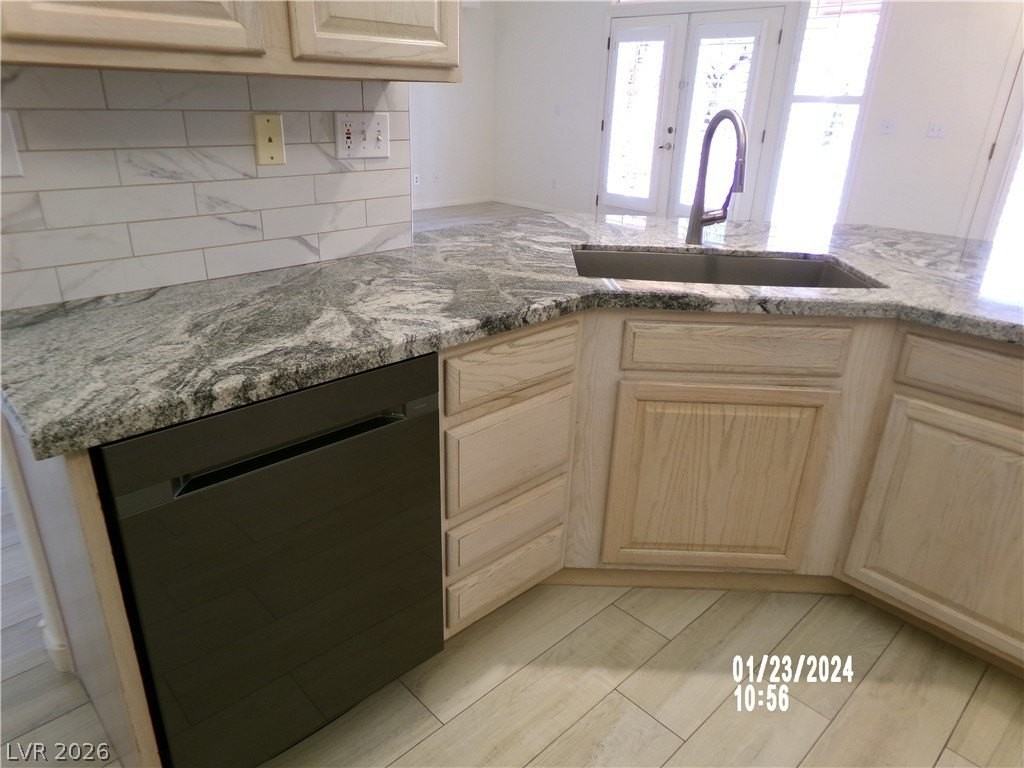 1812 Bay Hill Dr - Photo 7 of 34