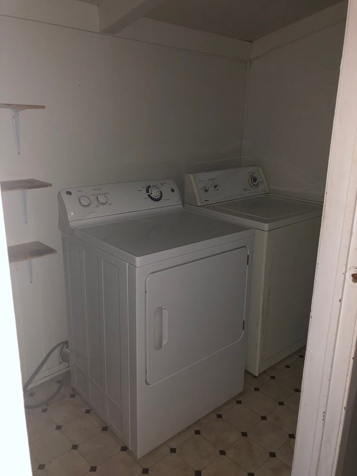 212 S Emerald Ln - Photo 3 of 12