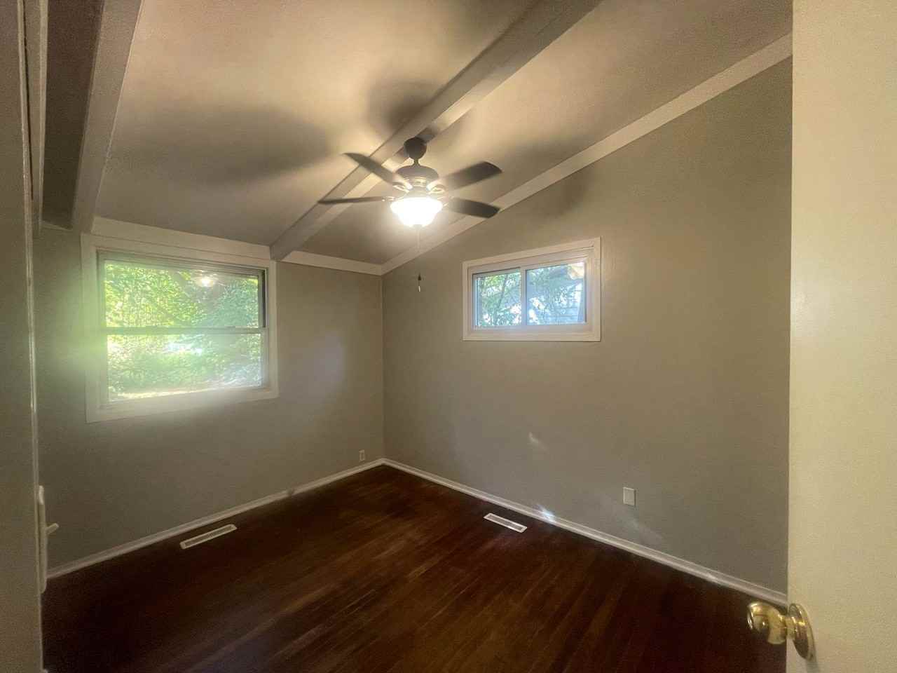 212 S Emerald Ln - Photo 4 of 12