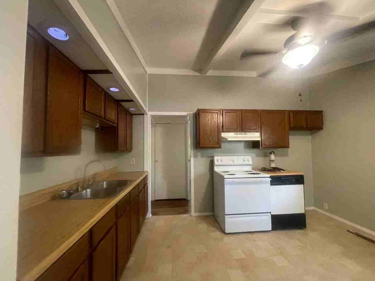 212 S Emerald Ln - Photo 5 of 12