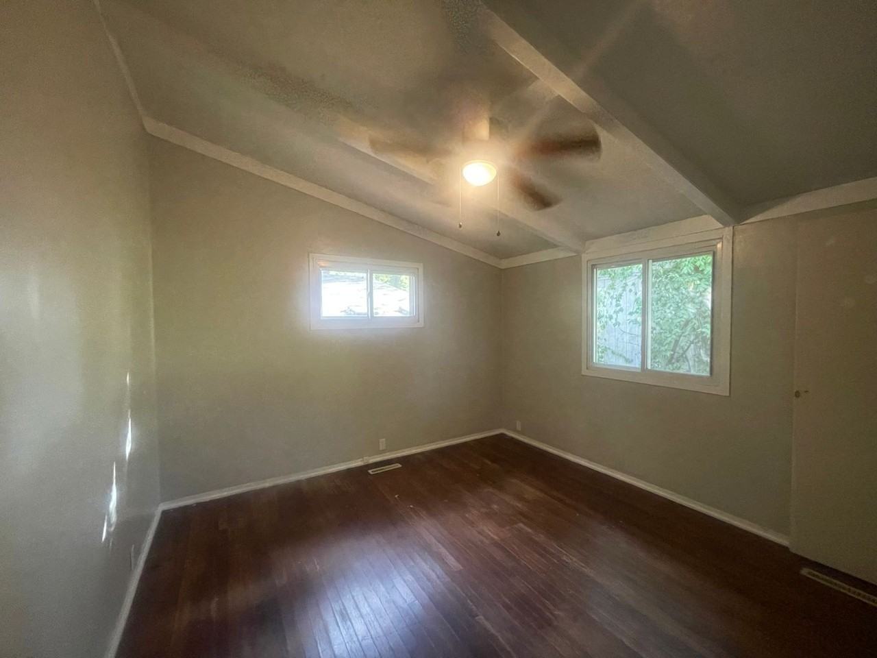 212 S Emerald Ln - Photo 5 of 12