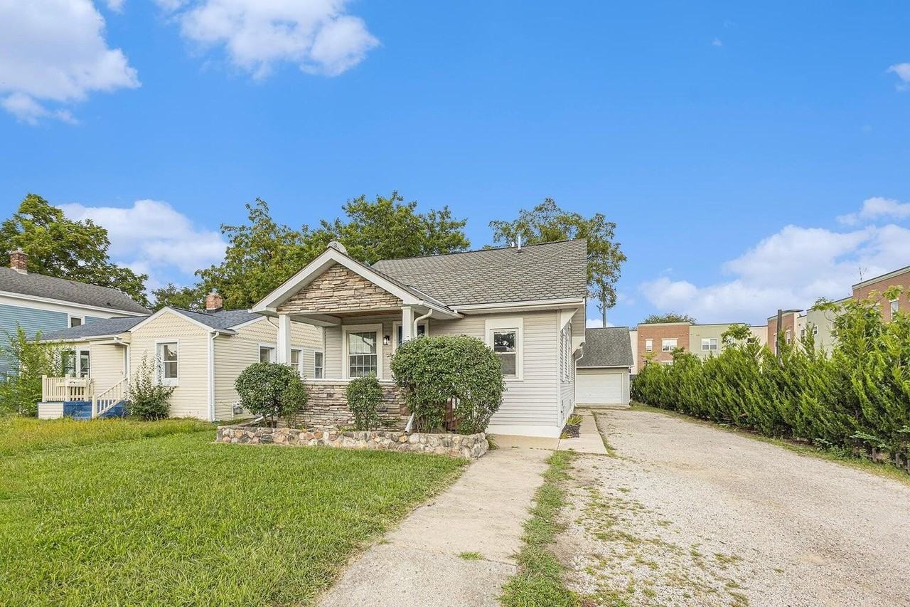 1517 S State St - Photo 4 of 34