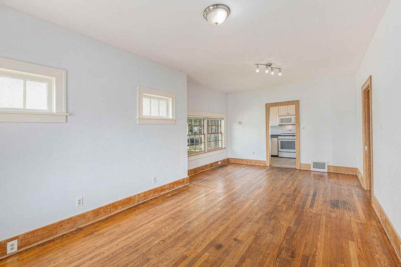 1517 S State St - Photo 6 of 34