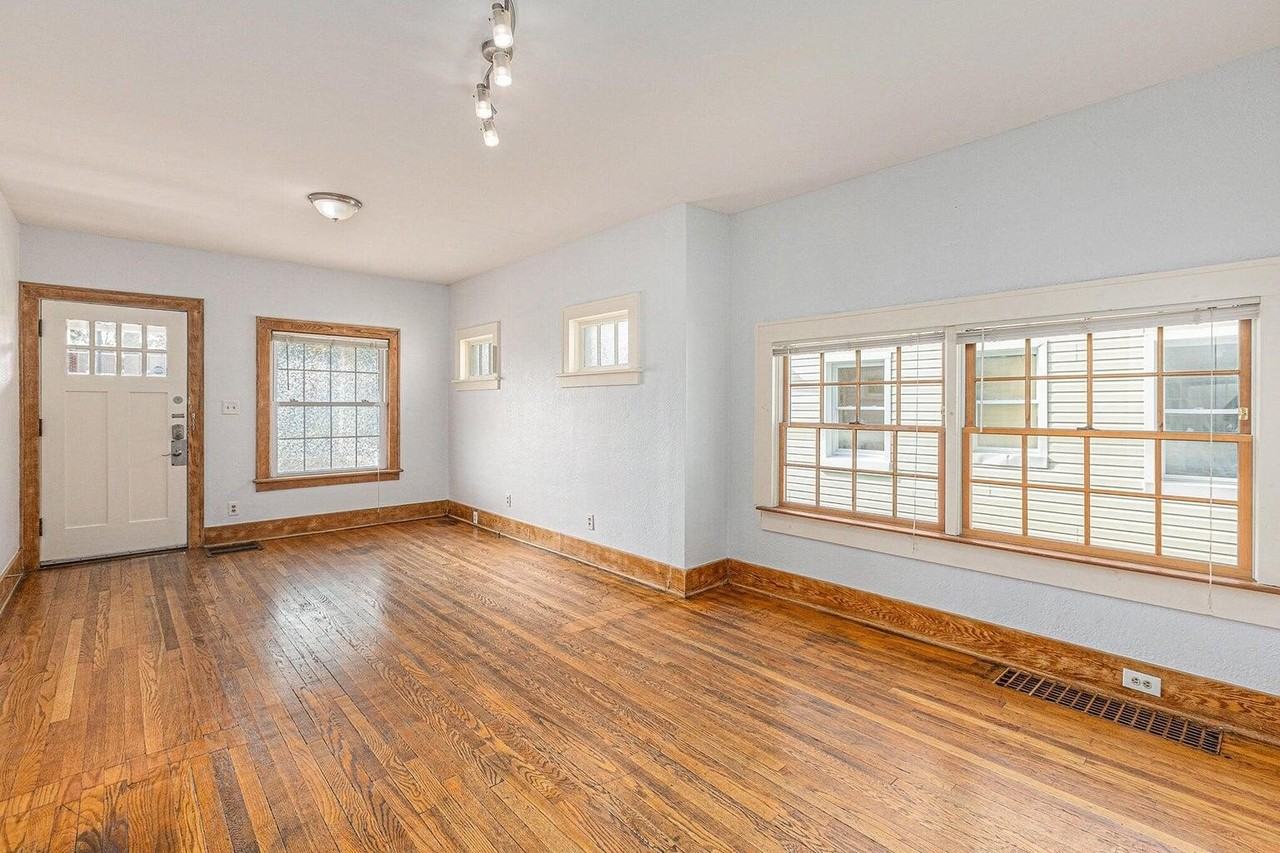 1517 S State St - Photo 7 of 34