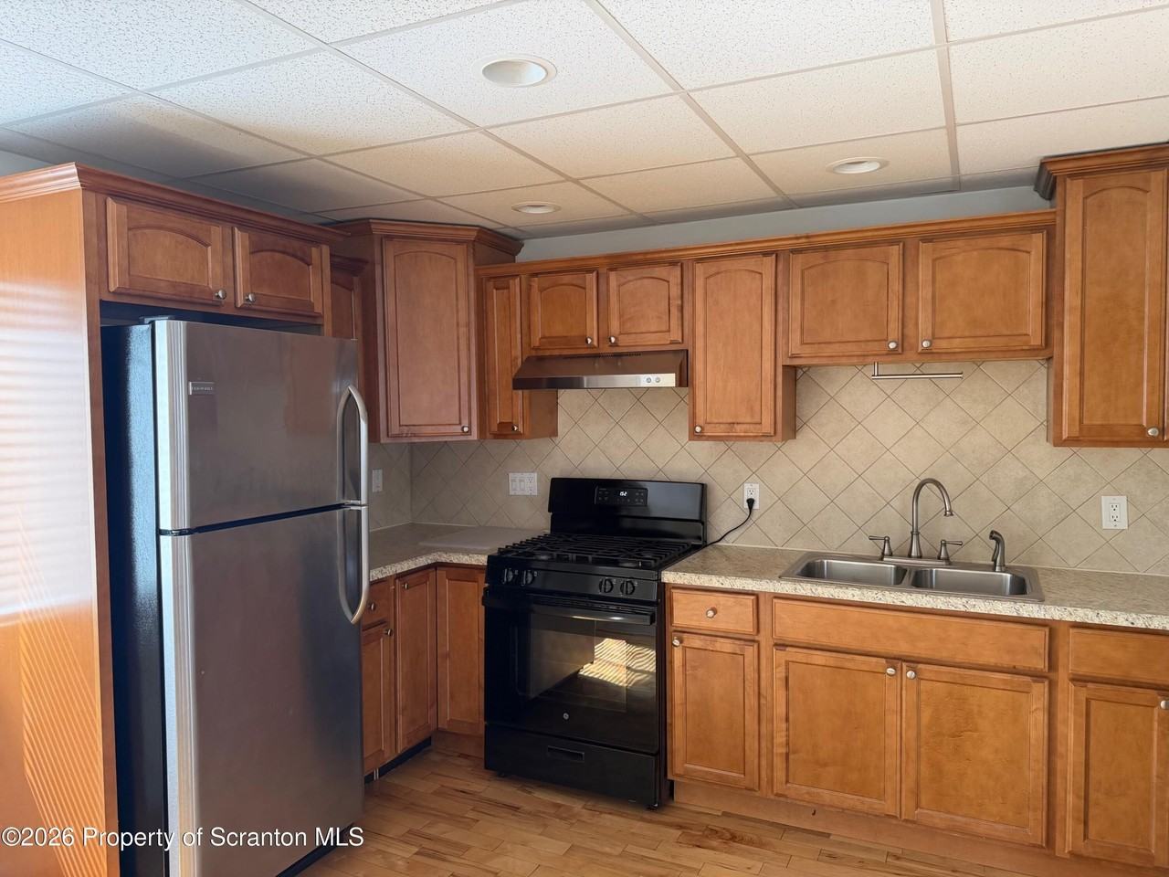 442 Larch St - Photo 4 of 16