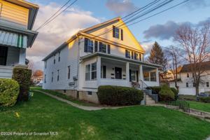 featured image of 623 E Elm St #3