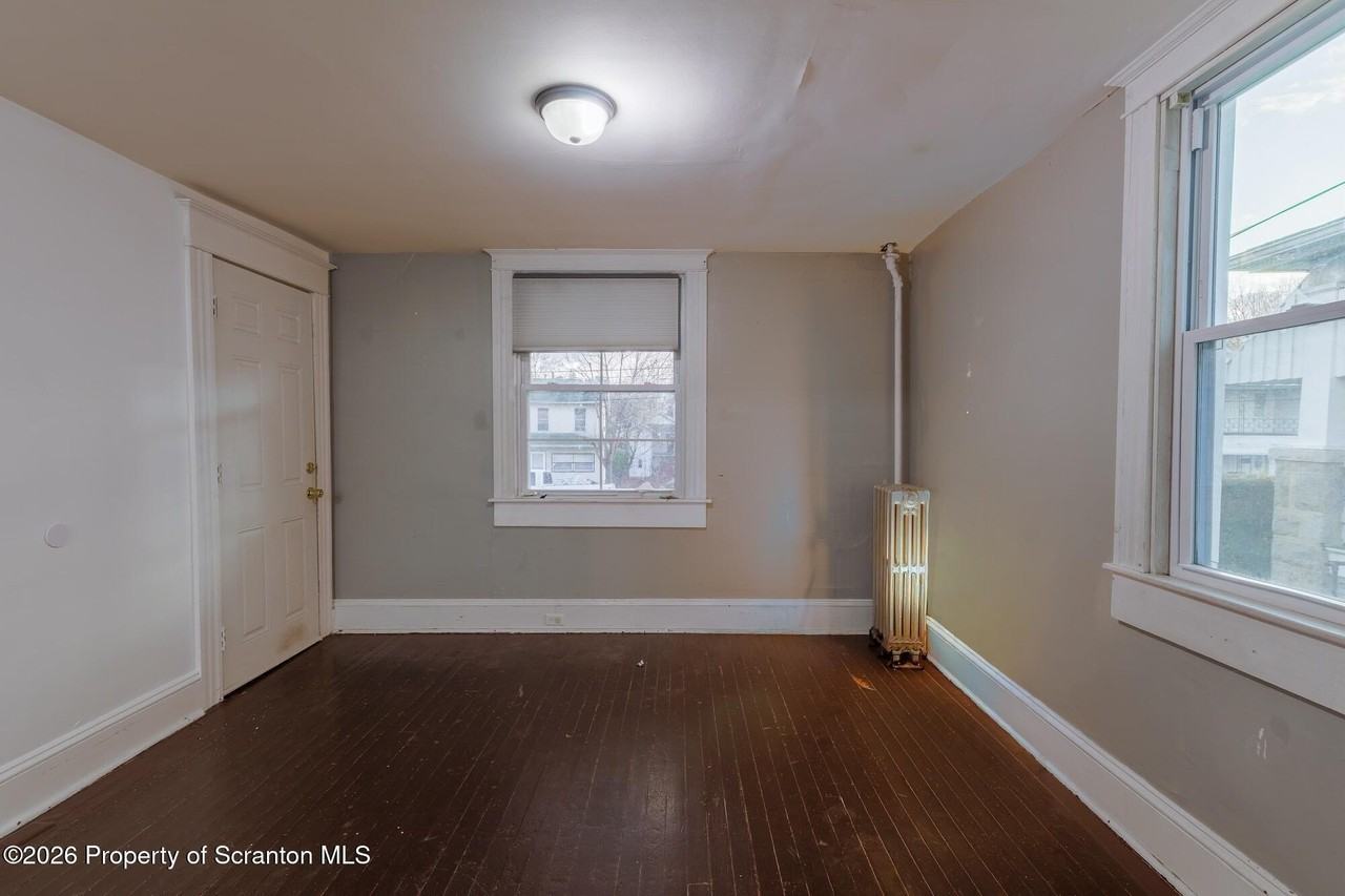 623 E Elm St #1 - Photo 4 of 15