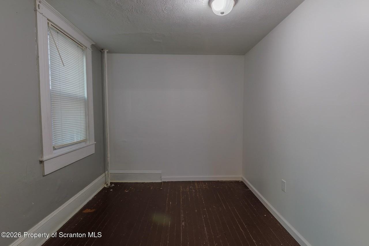 623 E Elm St #1 - Photo 5 of 15