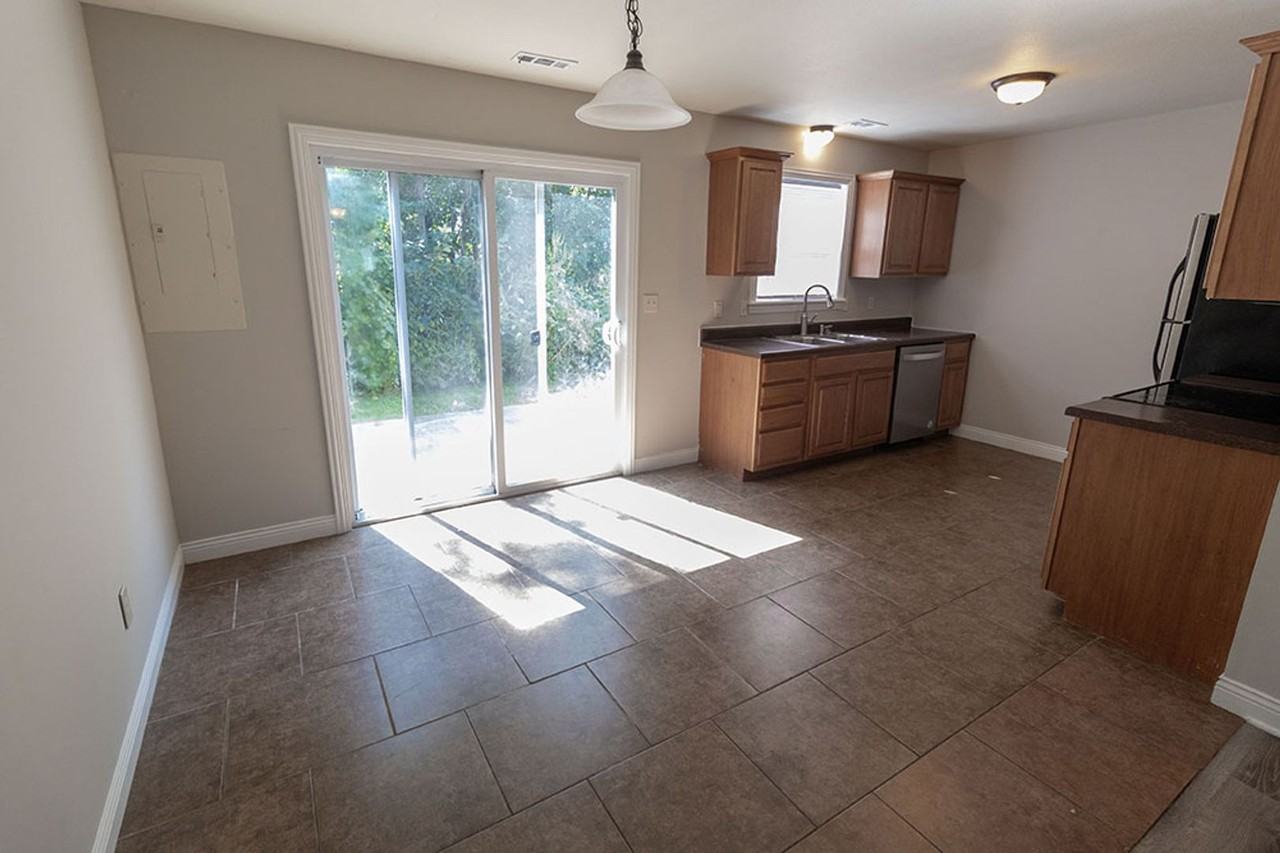 4700 Dehaven Dr - Photo 6 of 39