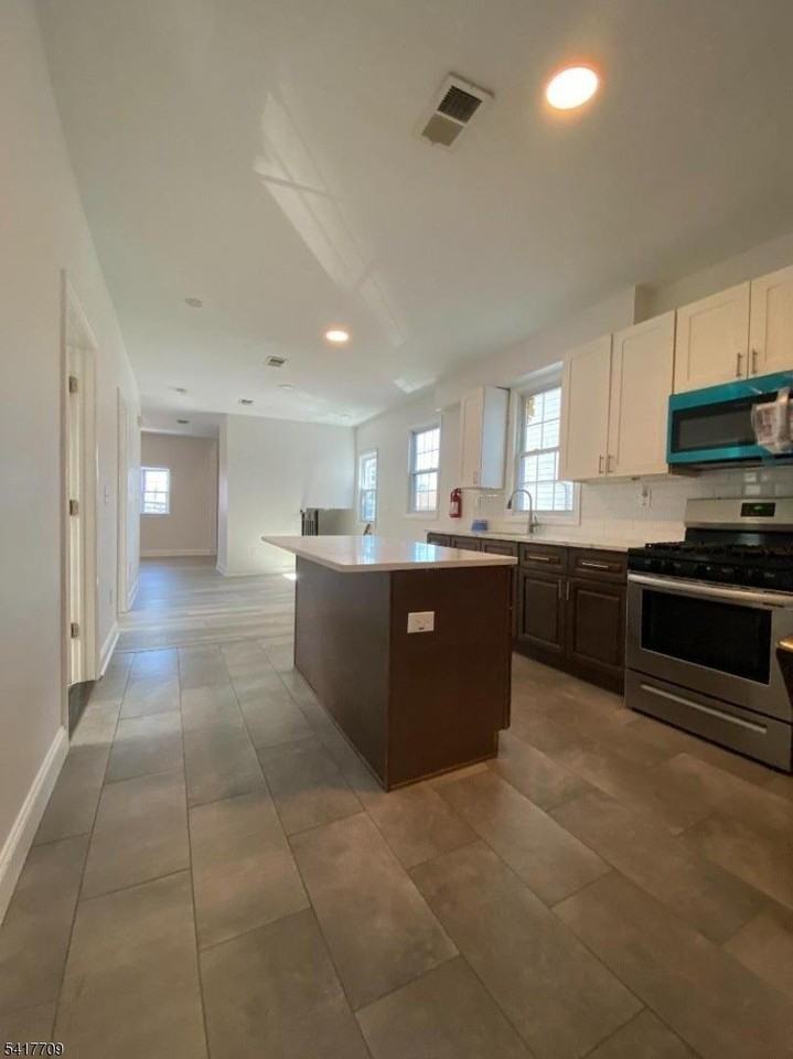 334 Bond St #2 - Photo 4 of 27