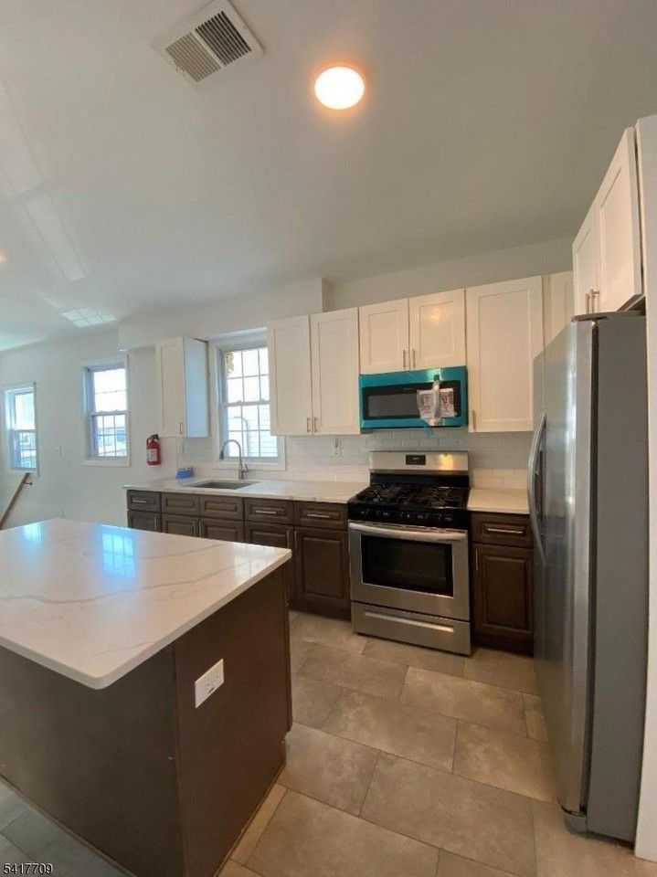 334 Bond St #2 - Photo 6 of 27