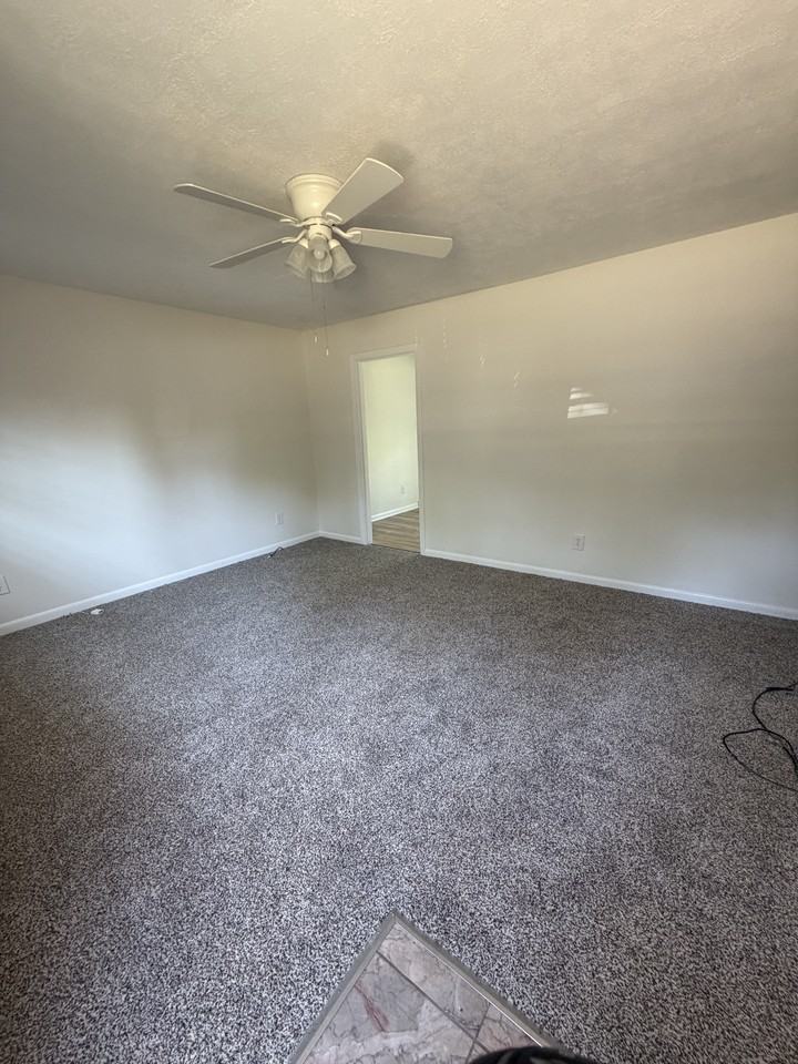 112 Longwood LaneUnit B #B - Photo 2 of 19