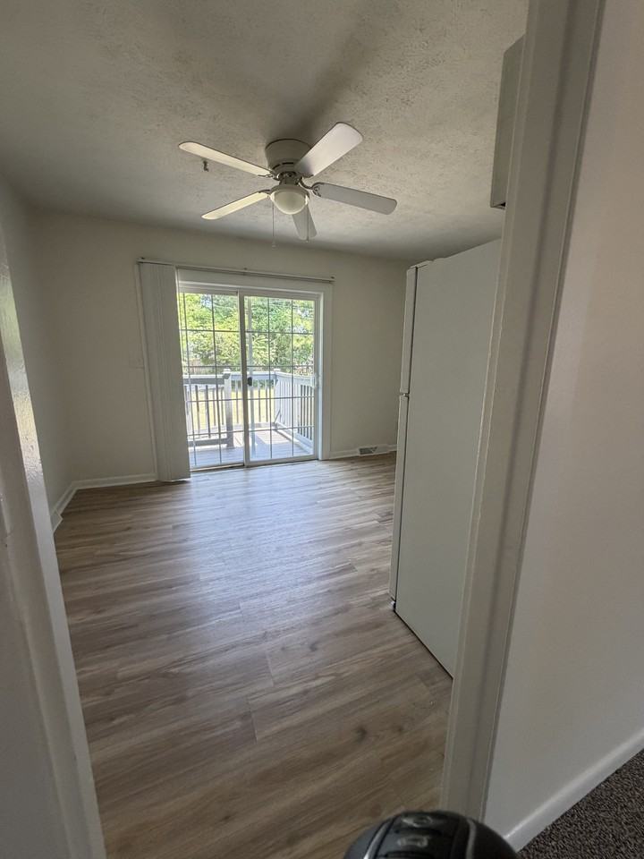 112 Longwood LaneUnit B #B - Photo 3 of 19