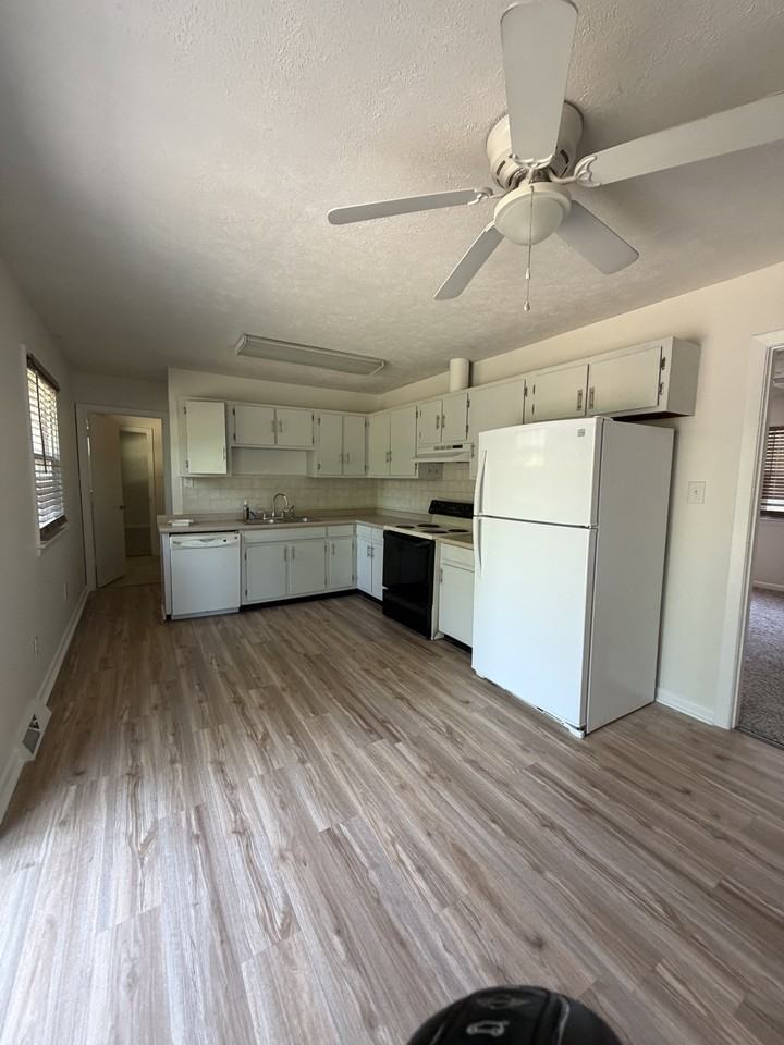 112 Longwood LaneUnit B #B - Photo 5 of 19