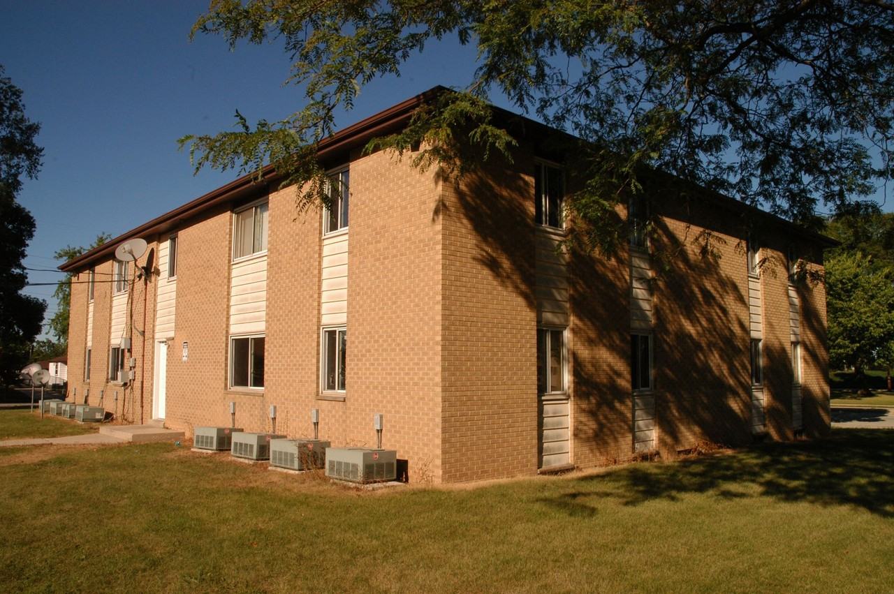 51st Street 8 Families - Photo 2 of 4